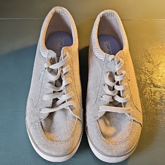 Keds Light Gray Casual Tie Sneakers In Size 10. NWOT. - Picture 1 of 11
